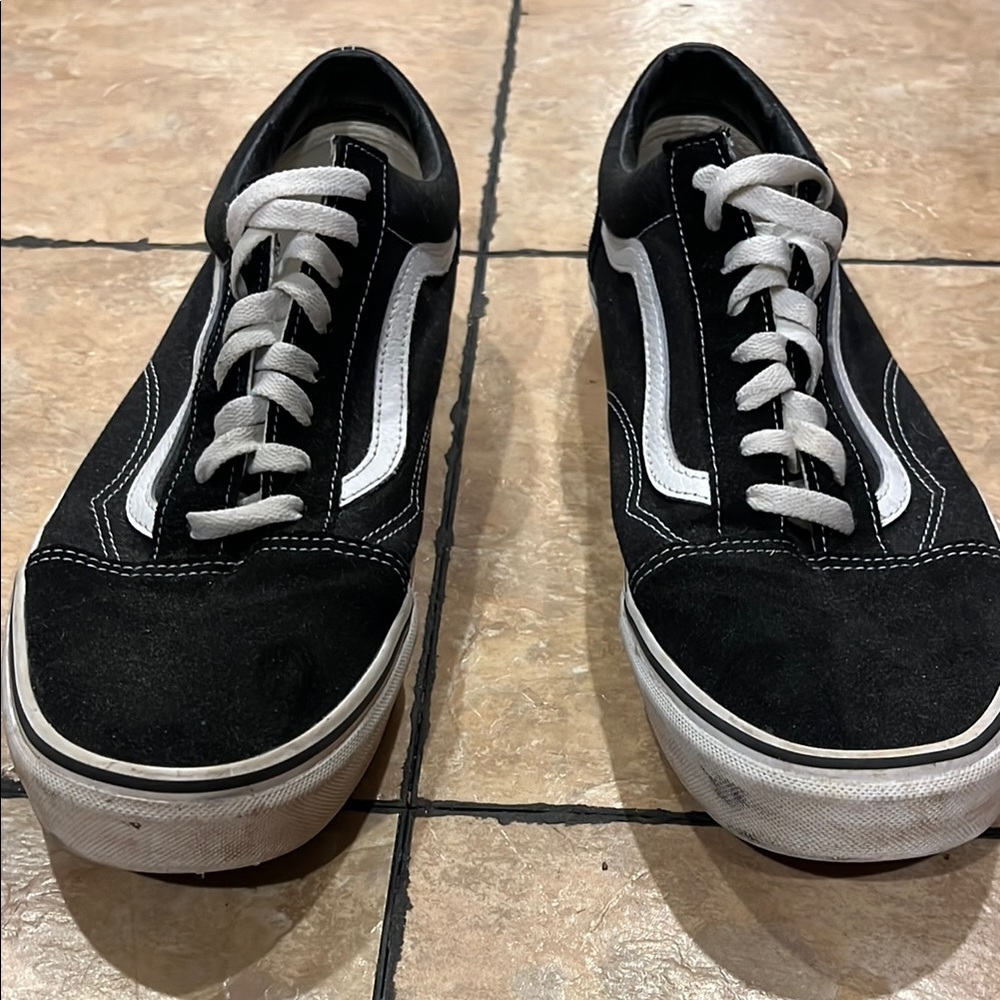 Vans Men's Black and White Sneakers
